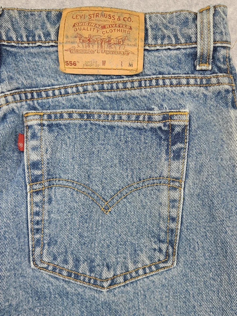 Vintage 90s Levi's Men's 556 Guys Fit Jeans Women 14 34x31 Medium Straight USA